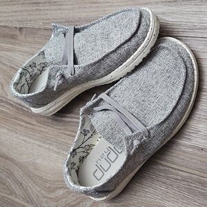 Hey Dude Wendy Linen Iron Women's US 7 Gray & White Lightweight Shoes EUC